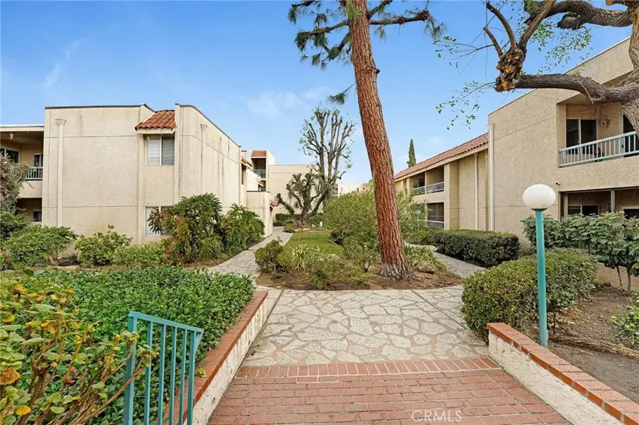 18307 Burbank Boulevard #64, Tarzana, CA 91356 - #2