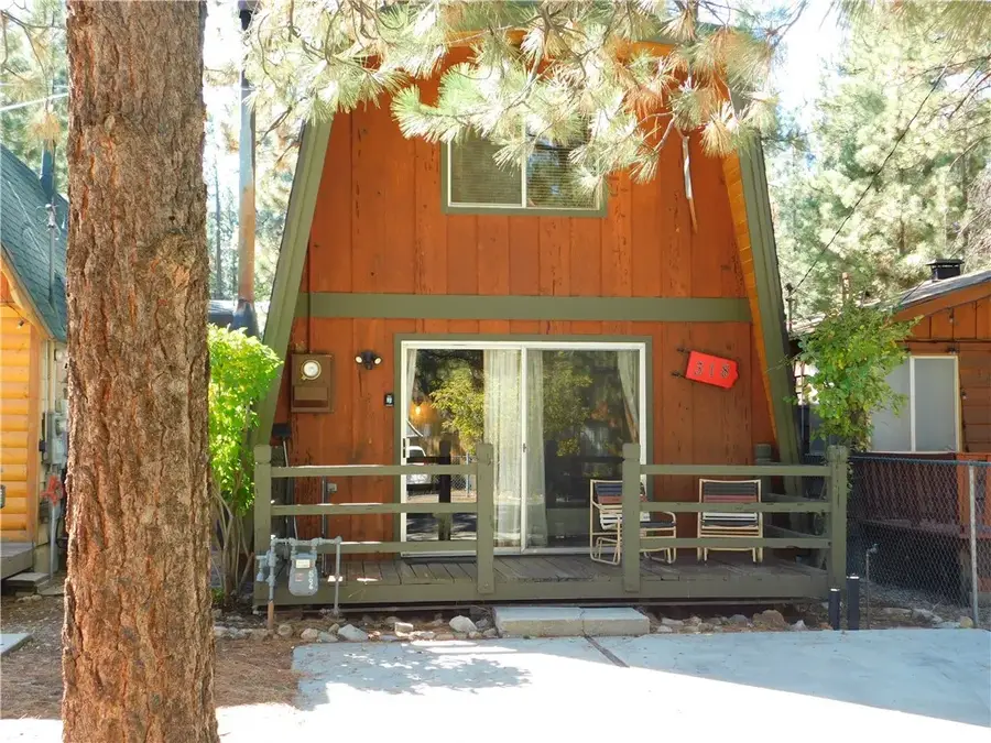318 W Sherwood Boulevard, Big Bear City, CA 92314 - #2