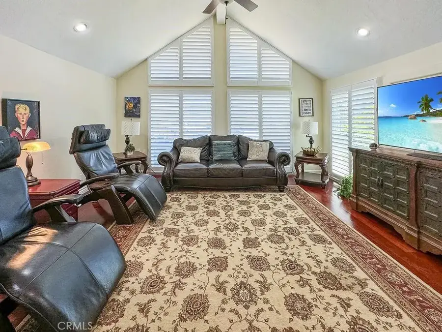 10700 Meadow Glen Way East, Escondido, CA 92026 - Image #3