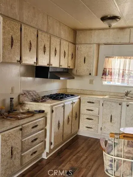 710 S Lyon Avenue, Hemet, CA 92543 - #2