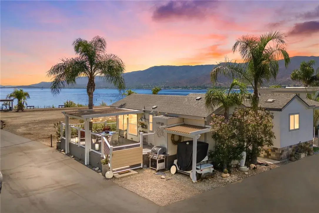 32000 Riverside Dr. #J-8, Lake Elsinore, CA 92530 - Image #1