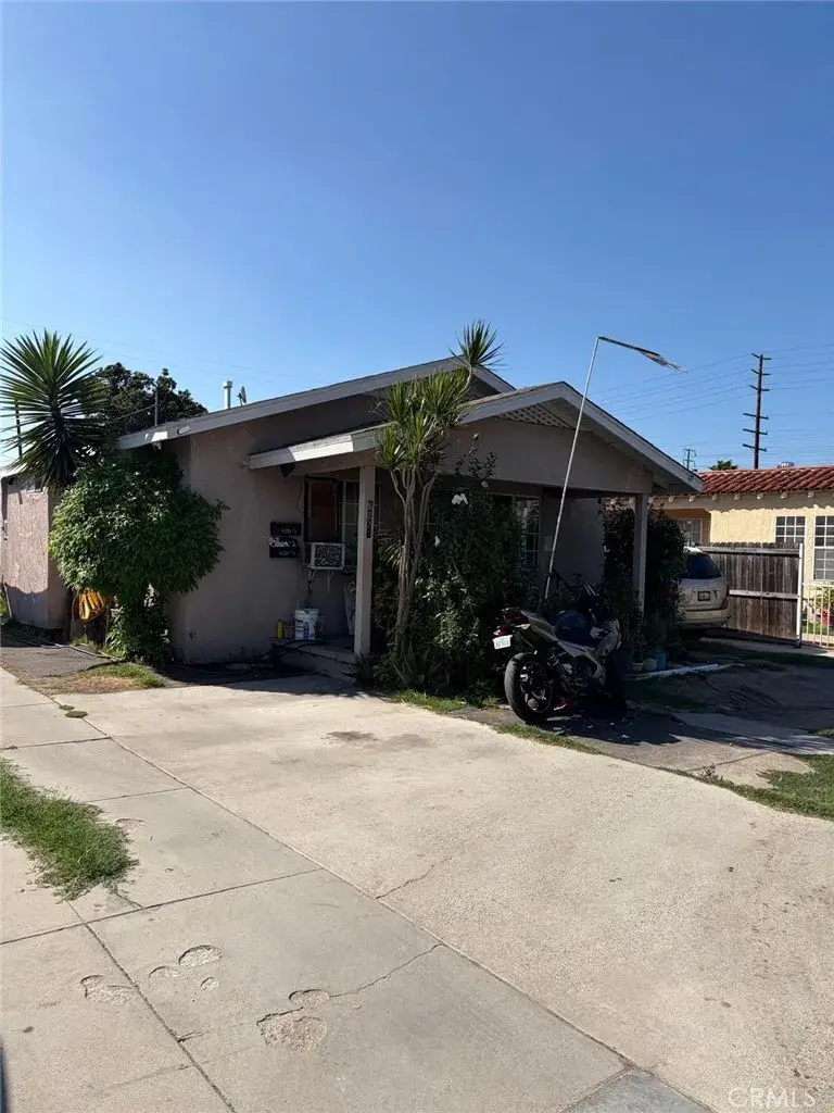 6221 Heliotrope, Bell, CA 90201 - #3