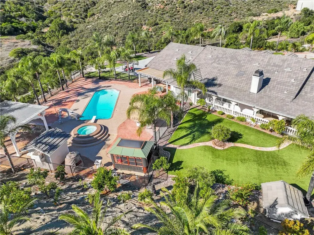 35751 Avenida La Cresta, Murrieta, CA 92562 - #1