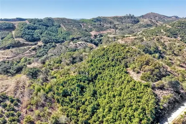2 Via De Los Robles, Temecula, CA 92590