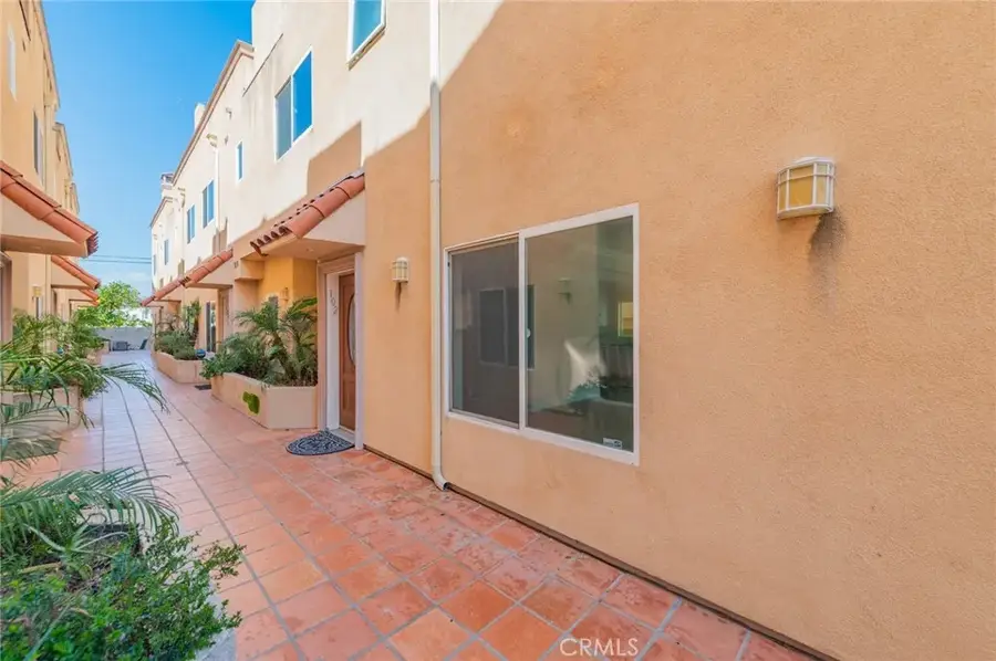 5719 Camellia Avenue #102, North Hollywood, CA 91601 - Image #3