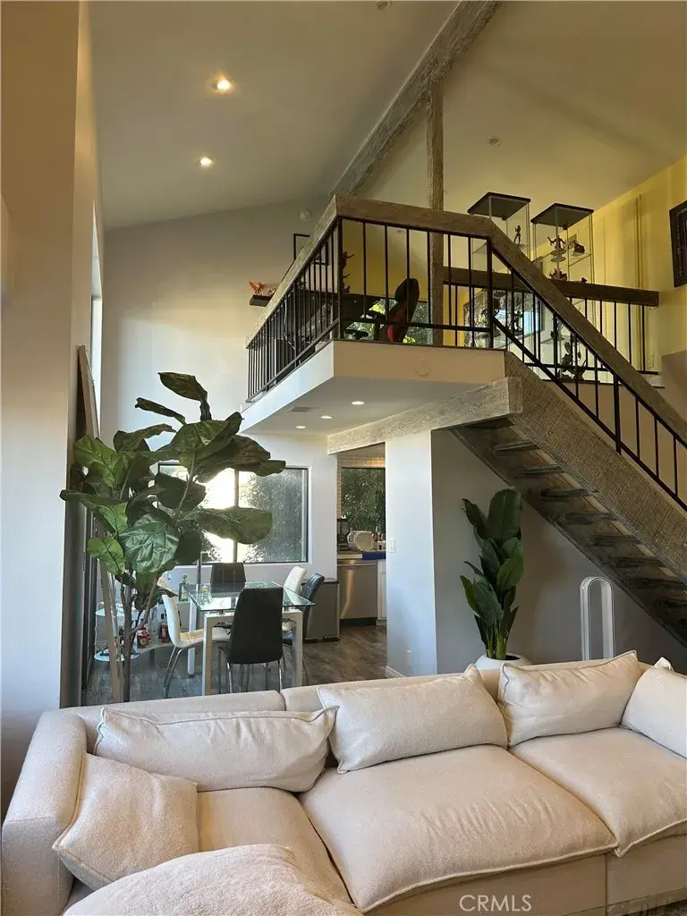 18445 Hatteras Street, Tarzana, CA 91356 - Image #3