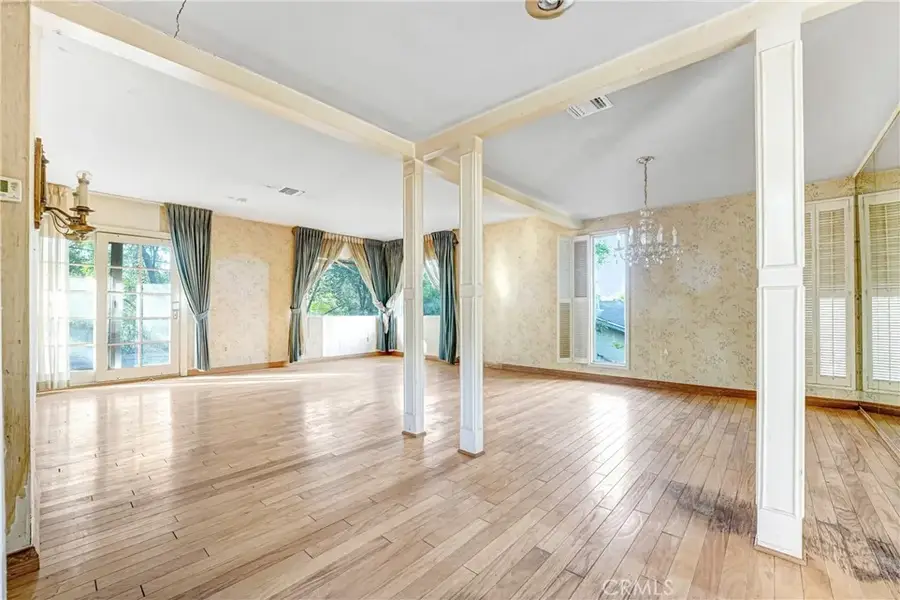 5843 Nevada Avenue, Woodland Hills, CA 91367 - Image #2