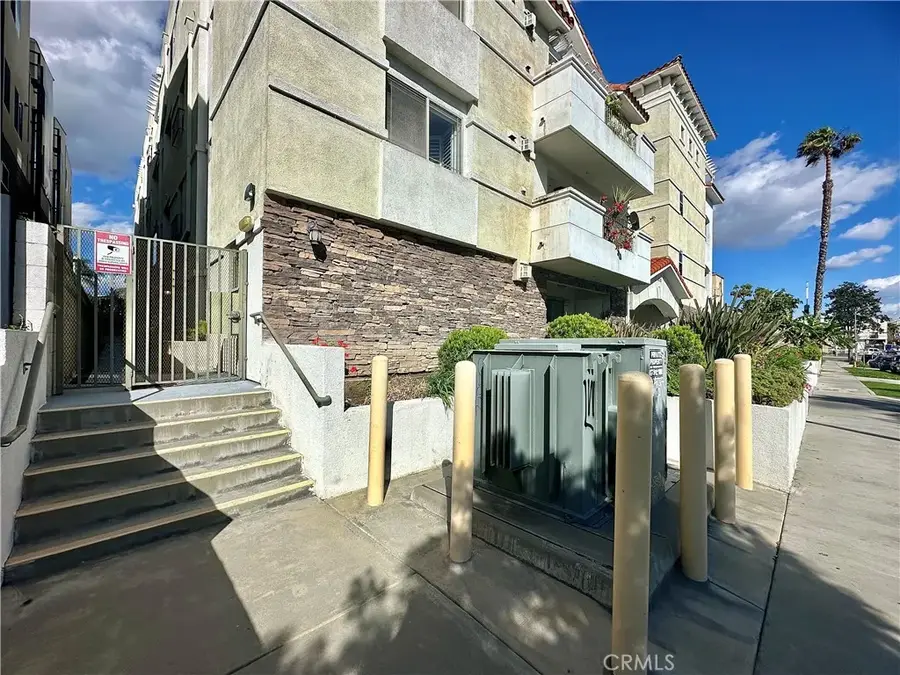 4733 Elmwood Avenue #102, Los Angeles, CA 90004 - #3