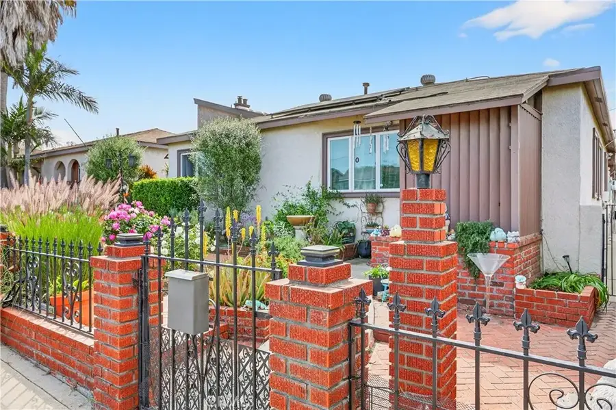 1442 W G Street, Wilmington, CA 90744 - #2