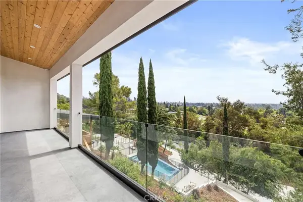 122 Patrician Way, Pasadena, CA 91105