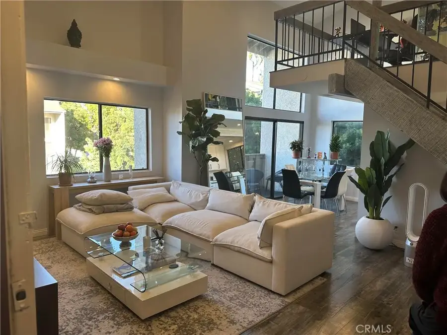 18445 Hatteras Street #402, Tarzana, CA 91356 - #2