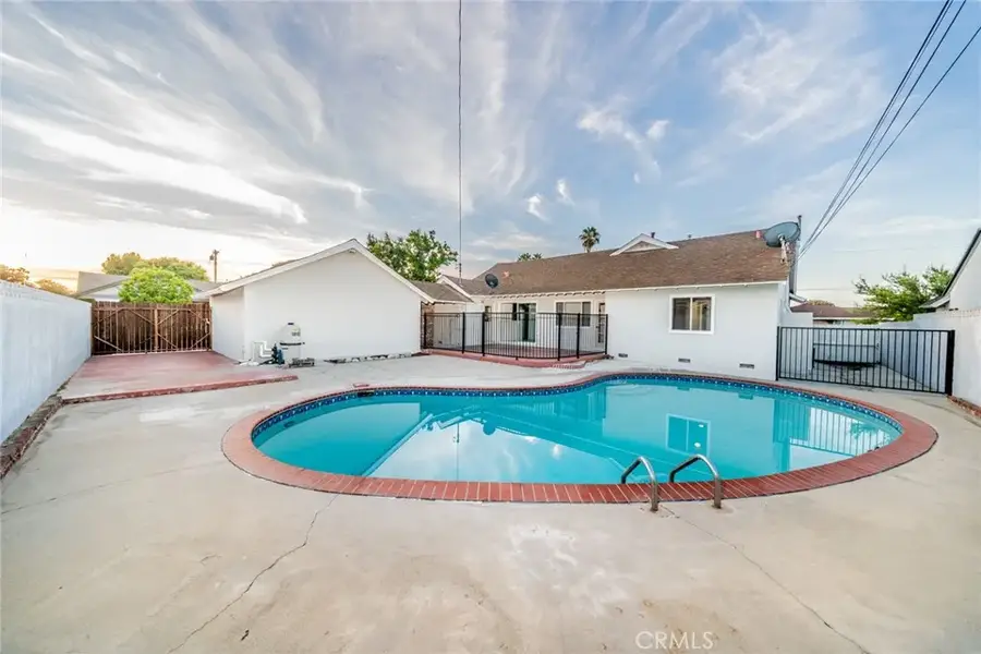 565 E Benbow Street, Covina, CA 91722 - #2