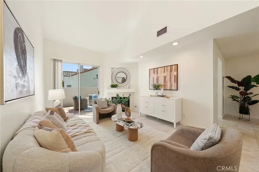 130 Almador, Irvine, CA 92614 - #3