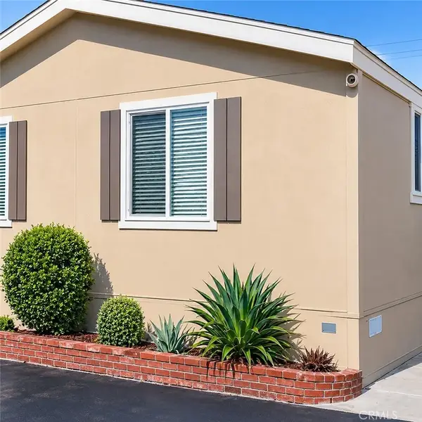 327 W Wilson #23, Costa Mesa, CA 92627