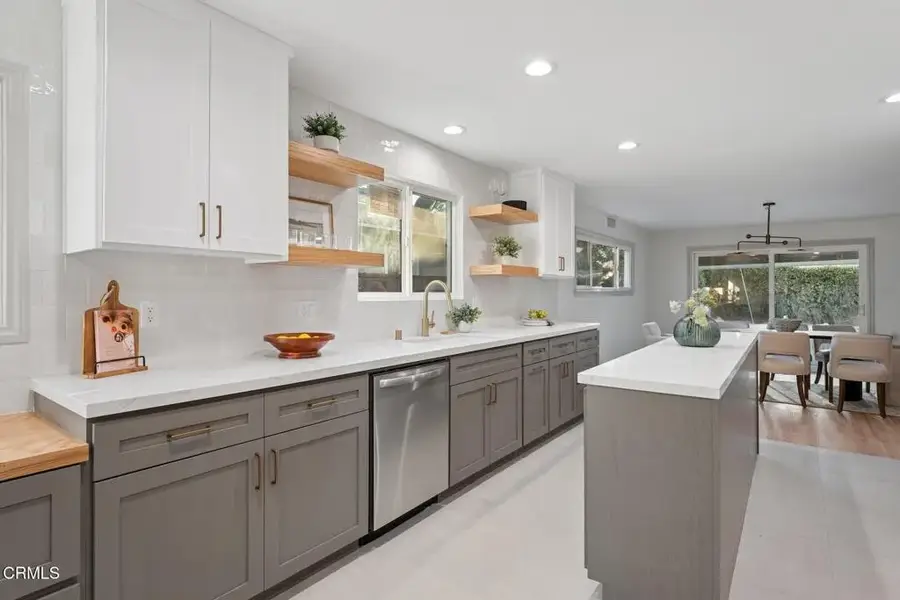 6043 Mary Ellen Avenue, Valley Glen, CA 91401 - Image #2