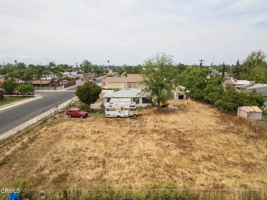 628 E 3rd Street, Bakersfield, CA 93307 - #3