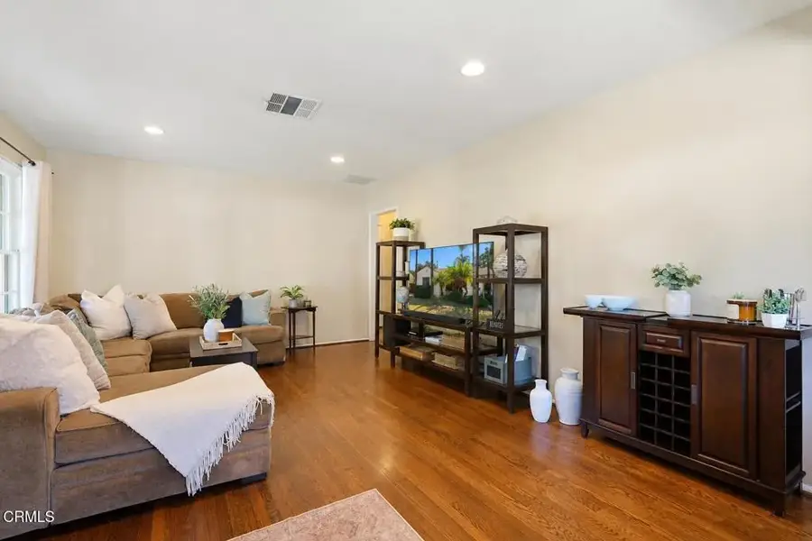 6929 Oak Park Avenue, Lake Balboa, CA 91406 - #3
