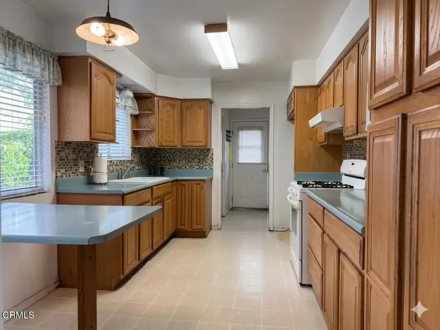 1115 S Saticoy Avenue, San Buenaventura Ventura, CA 93004 - #2