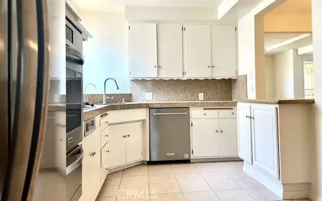 8954 Chimineas Avenue, Northridge, CA 91325 - Image #2