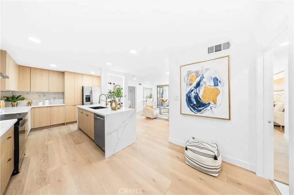 1550 N Laurel Avenue North #203, Los Angeles, CA 90046 - Image #1