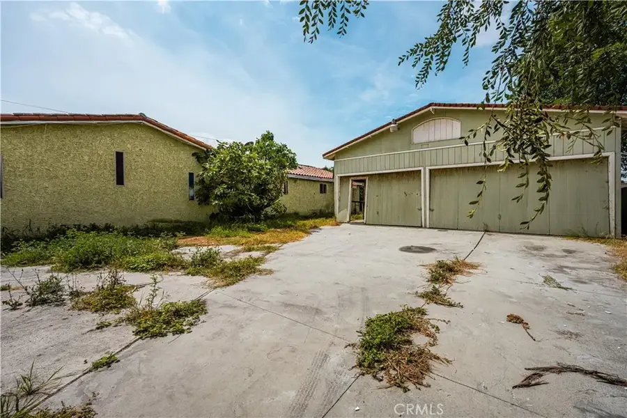 1405 S Center Avenue, Compton, CA 90220 - #2