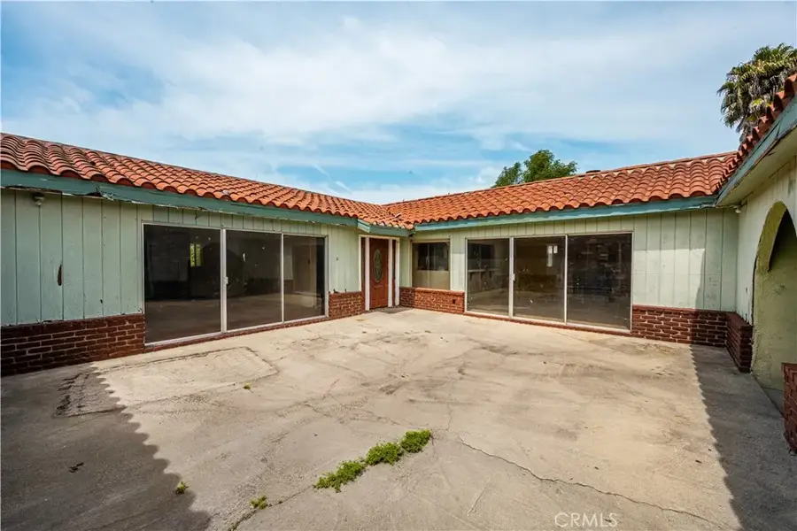 1405 S Center Avenue, Compton, CA 90220 - #3