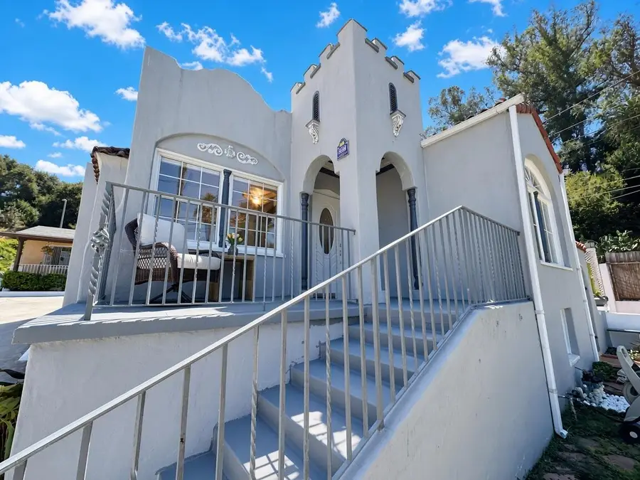 909 W Anapamu Street, Santa Barbara, CA 93101 - #3