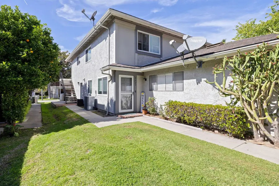 1127 Acadia Place, San Buenaventura Ventura, CA 93003 - #3
