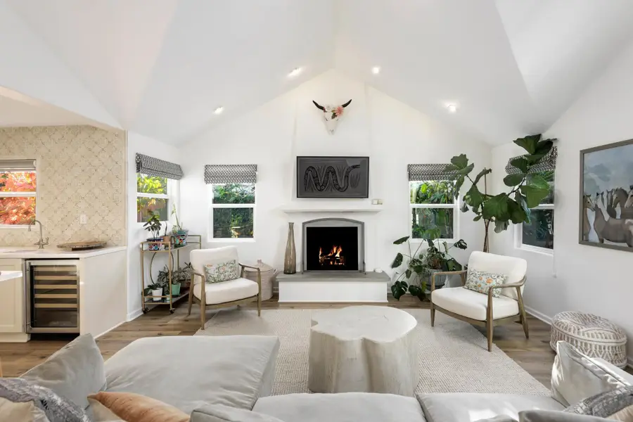 1109 Las Olas Avenue, Santa Barbara, CA 93109 - #3
