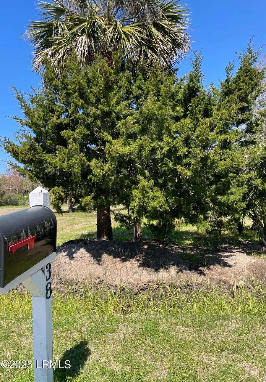 38 Meadowbrook Drive S, Beaufort, SC 29907 - Image #2