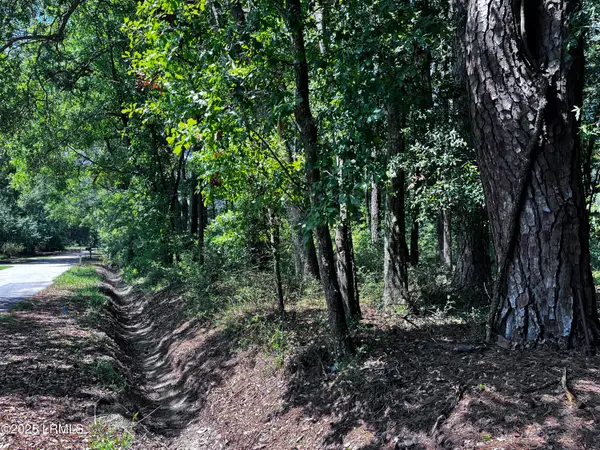 9 E River Drive, Beaufort, SC 29907