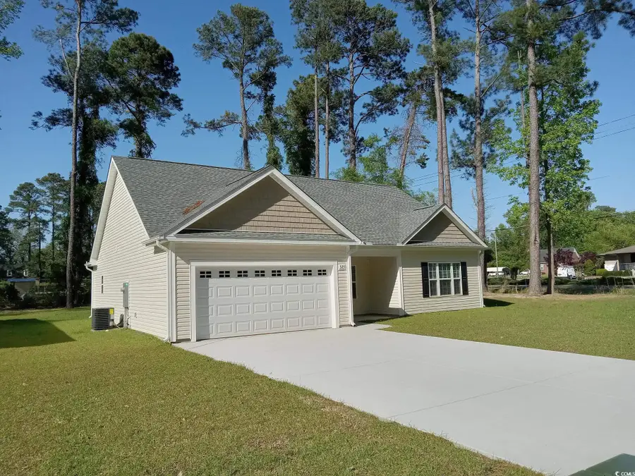 525 Vineland Dr, Whiteville, NC 28472 - #2