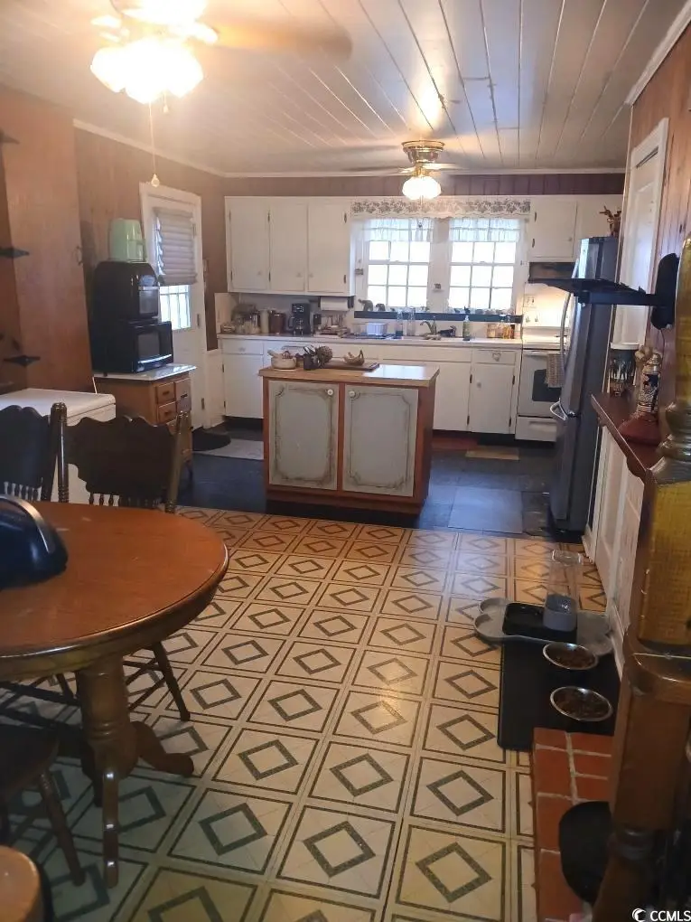 1025 Hunter Ave., North Myrtle Beach, SC 29582 - #2