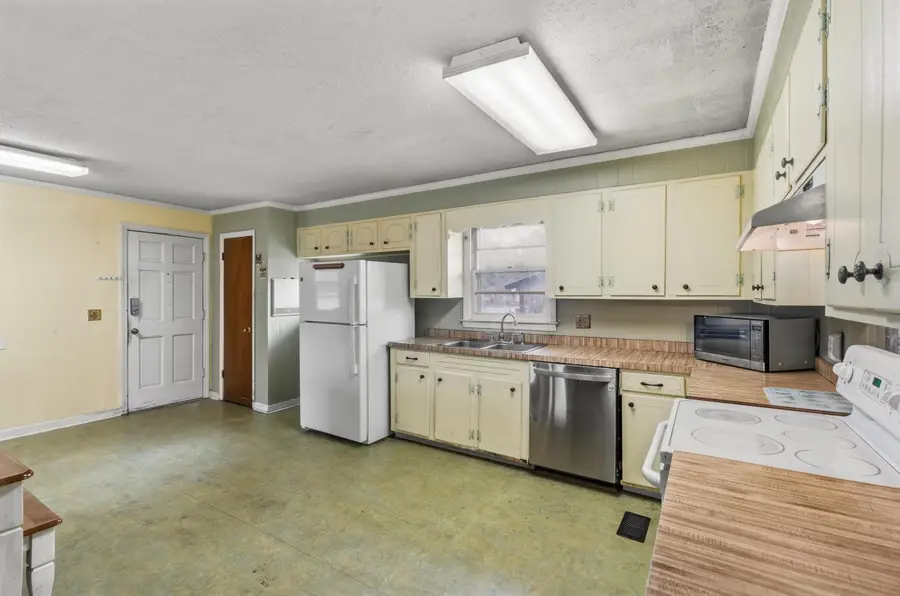 902 Rosewood St., Mullins, SC 29574 - #3