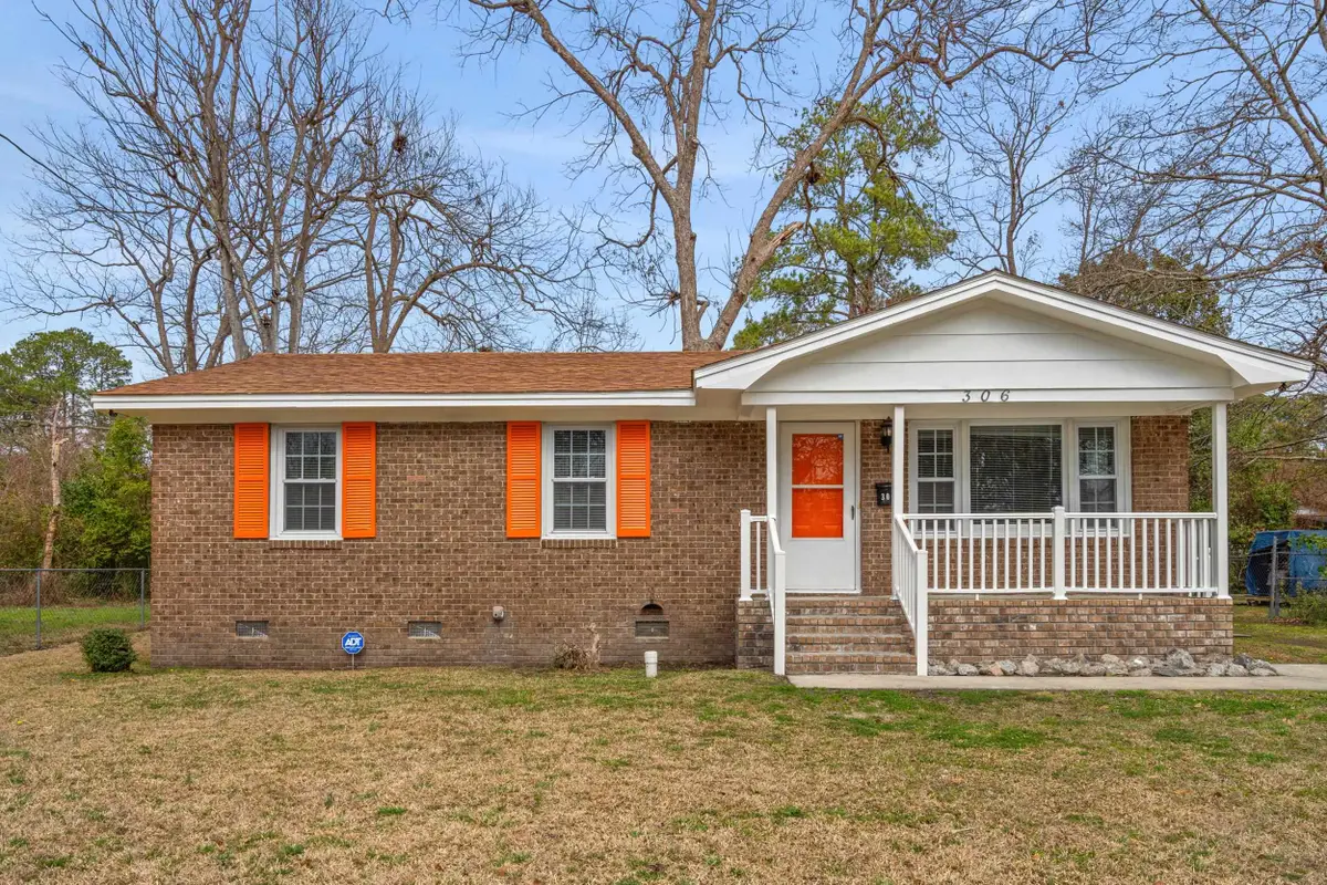 306 W James St., Mullins, SC 29574 - #1