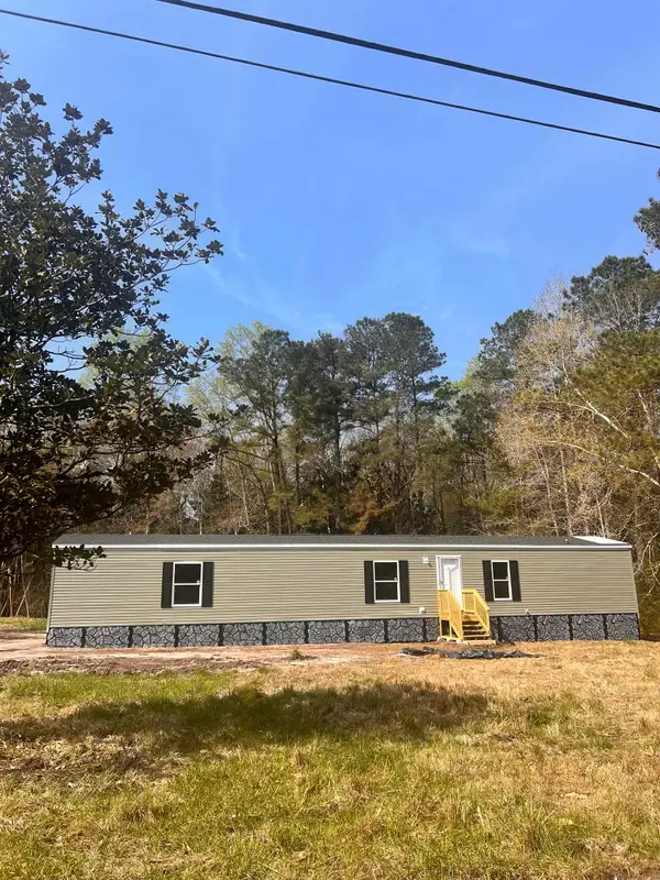 121 Oak Log Lake Rd., Conway, SC 29526