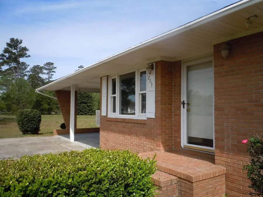 209 Complex St., Tabor City, NC 28463 - #2