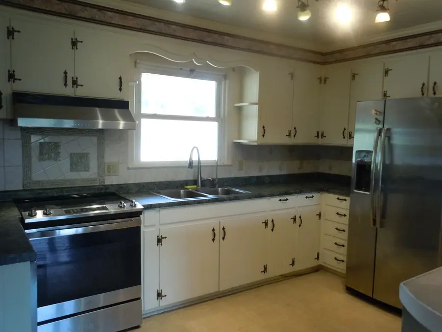 209 Complex St., Tabor City, NC 28463 - #3