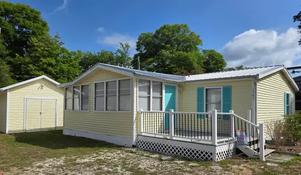 1567 Park Ln., Garden City Beach, SC 29576