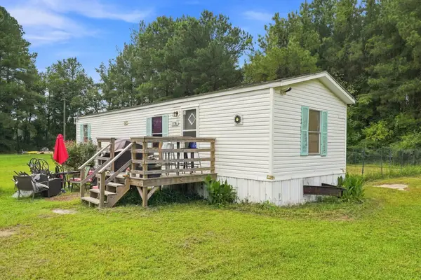 3796 Old Reaves Ferry Rd., Conway, SC 29526