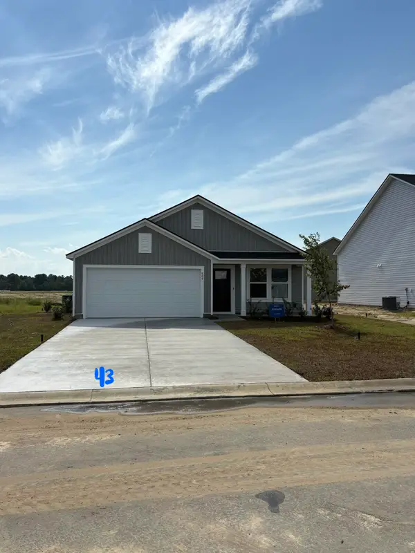 605 Shady Ridge Dr, Loris, SC 29569