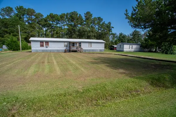 1212 Kingcrest Dr., Loris, SC 29569
