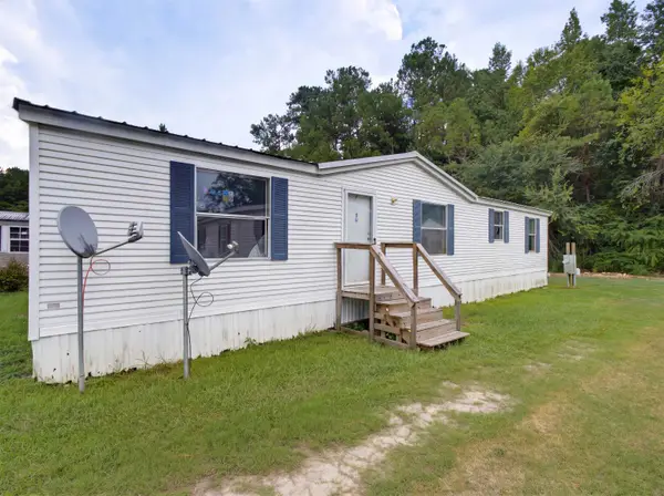 6 Locust St, Andrews, SC 29510