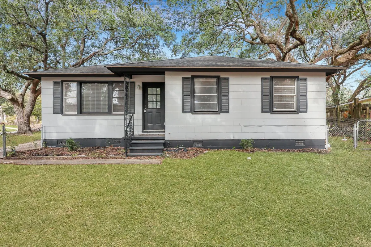 1652 Larry Street, North Charleston, SC 29405 - Image #1