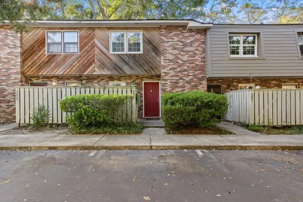 206 St Charles Court, Charleston, SC 29407