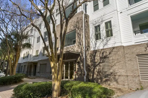 200 River Landing Drive #208f, Charleston, SC 29492