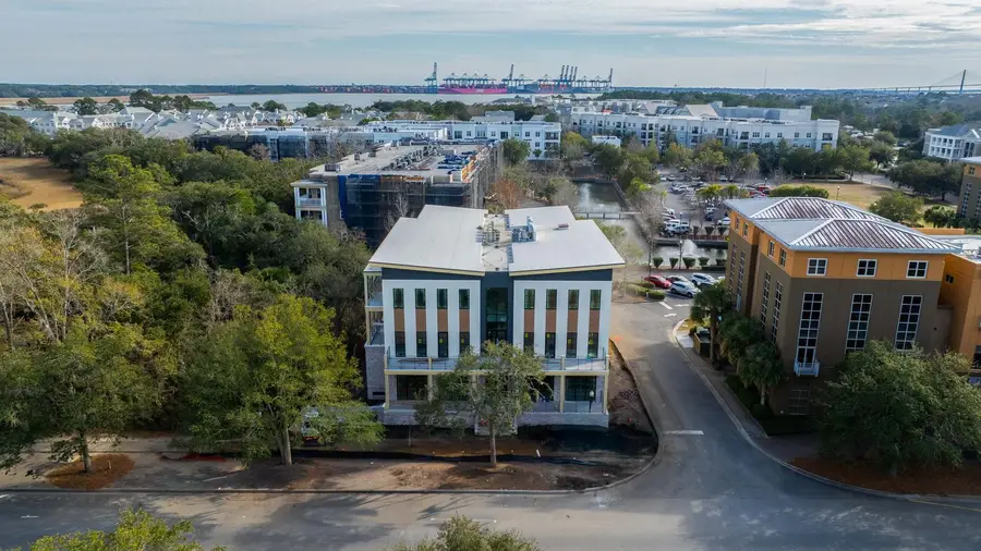 211 Seven Farms Drive #302, Charleston, SC 29492 - Image #2