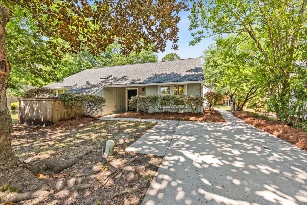 1120 Daffodil Lane, Mount Pleasant, SC 29464