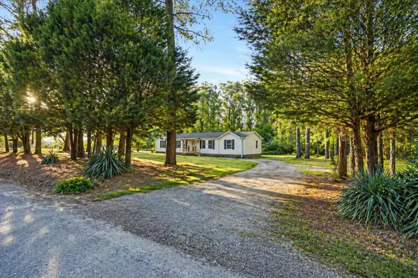 527 Popa Road, Jamestown, SC 29453