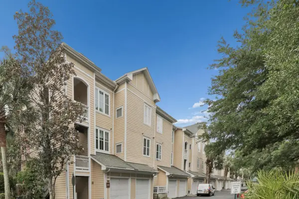 260 Seven Farms #Unit 202, Charleston, SC 29492